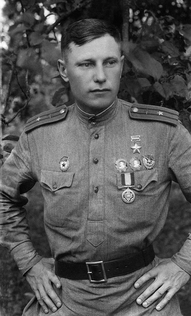 Александр Покрышкин, гвардии майор. Архивный портрет, лето 1943 года.